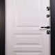 Входная дверь Термо с терморазрывом цвета темный дуб снаружи и белый текстурный внутри 0